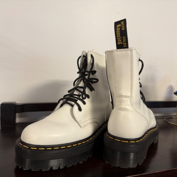 Dr. Martens Shoes - Doc Martin High top AirWair size 11